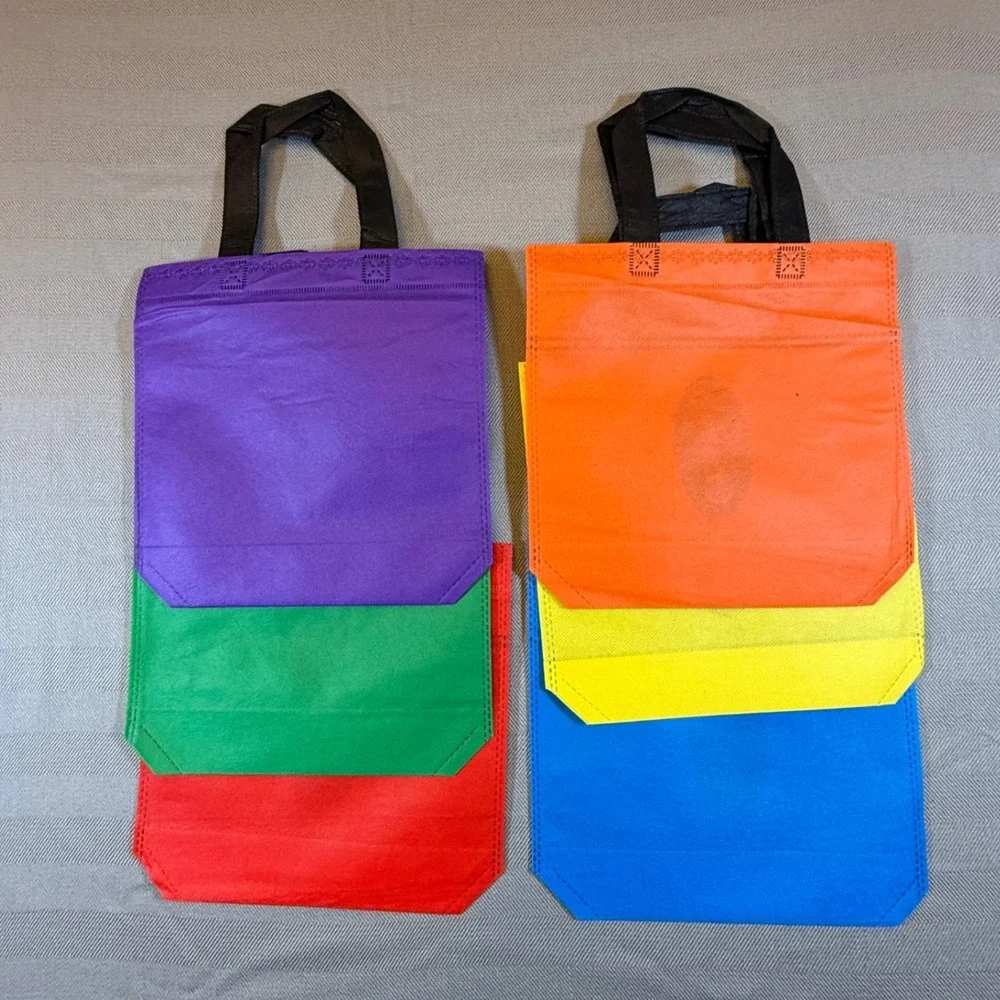 24 Pack Crayon Party Favor Bags Reusable Non-Woven Tote Goody Bags 2372